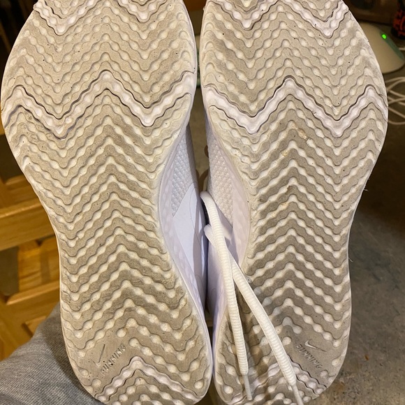 White Nike womens size 7 athletic shoe - Picture 5 of 5